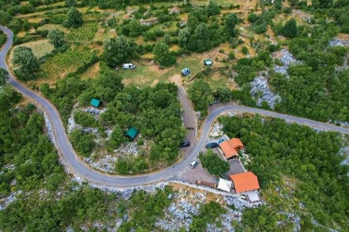 Готель Camp Oaza,Lipa Цетинє Екстер'єр фото