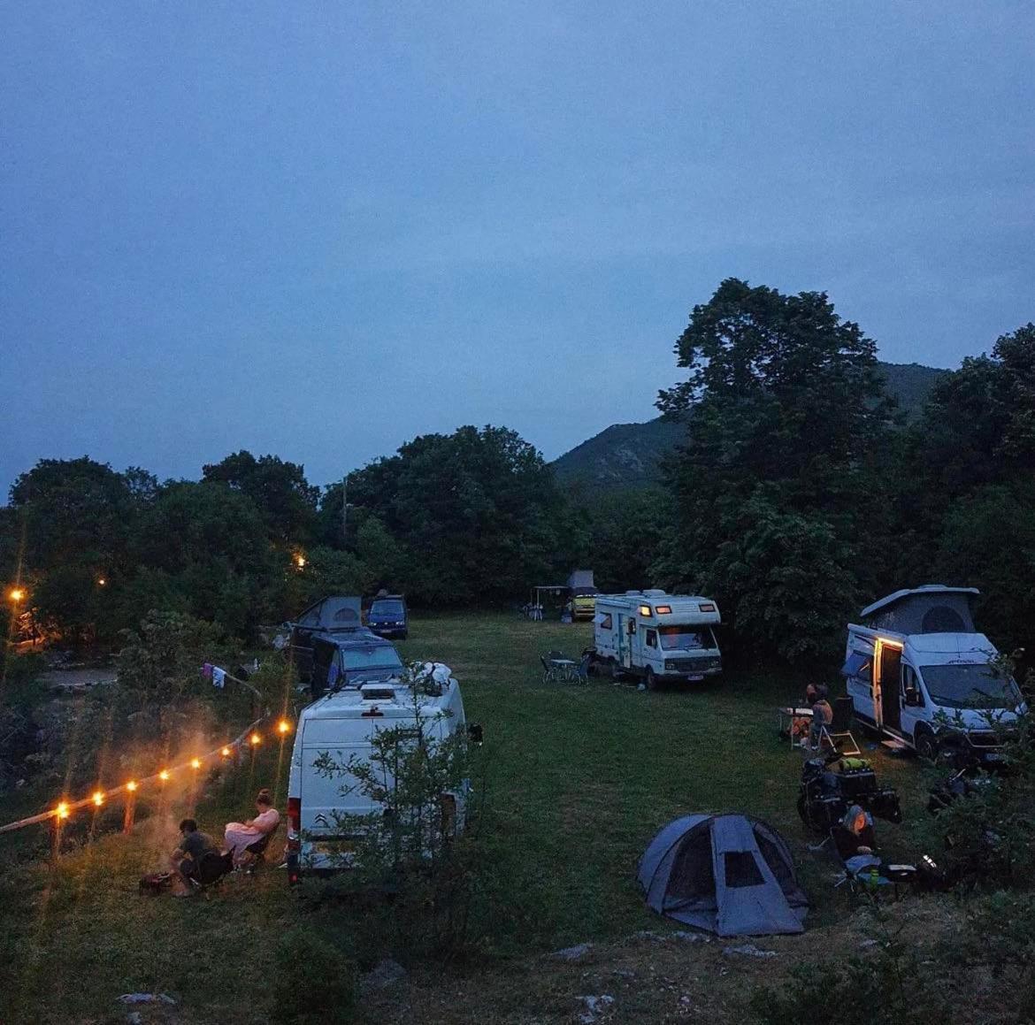 Готель Camp Oaza,Lipa Цетинє Екстер'єр фото