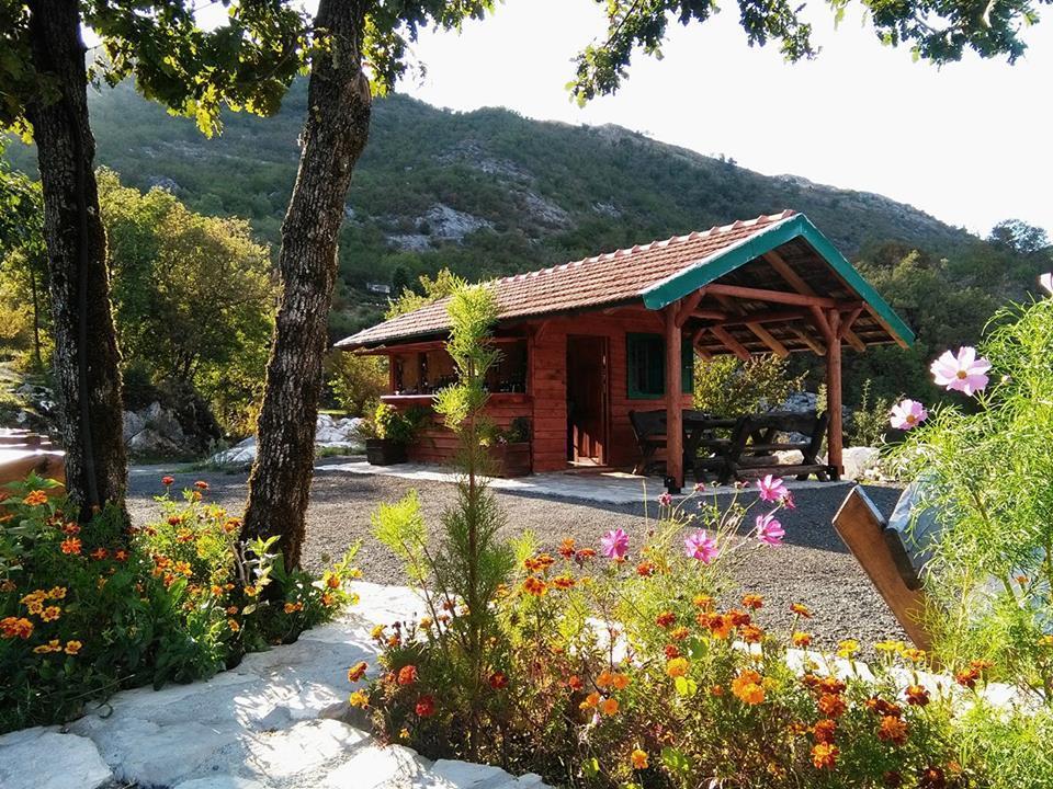 Готель Camp Oaza,Lipa Цетинє Екстер'єр фото